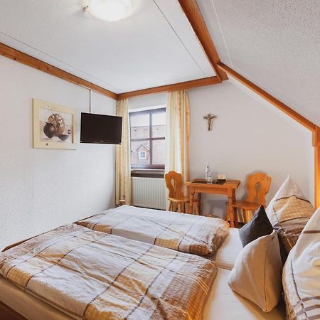 Fremden- Und Monteurzimmer "Zum Ochsen" Flieden Exteriör bild