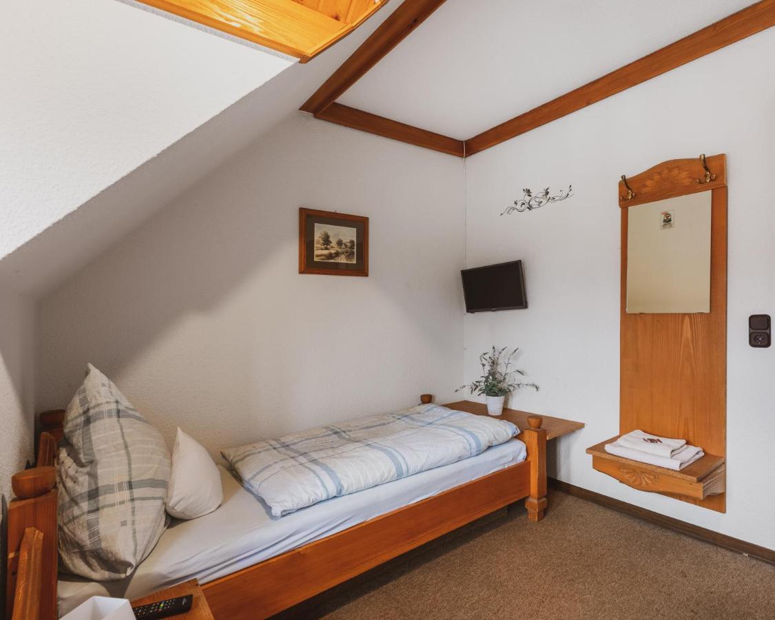 Fremden- Und Monteurzimmer "Zum Ochsen" Flieden Exteriör bild