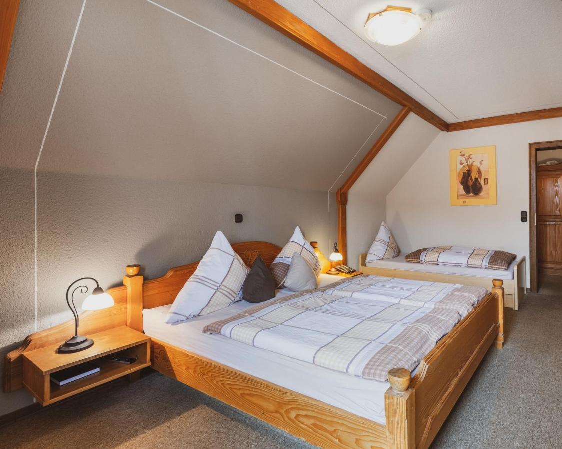 Fremden- Und Monteurzimmer "Zum Ochsen" Flieden Exteriör bild